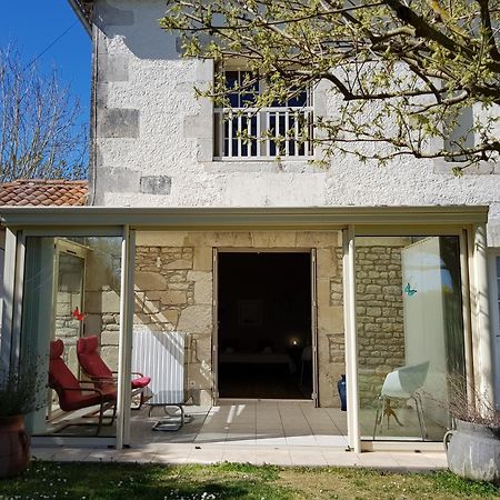 Domaine de Pelouaille - chambre d'hôtes Saint-Jean-dʼAngély Exterior foto