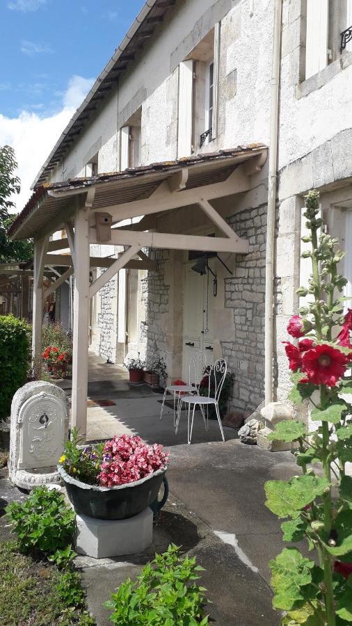 Domaine de Pelouaille - chambre d'hôtes Saint-Jean-dʼAngély Exterior foto