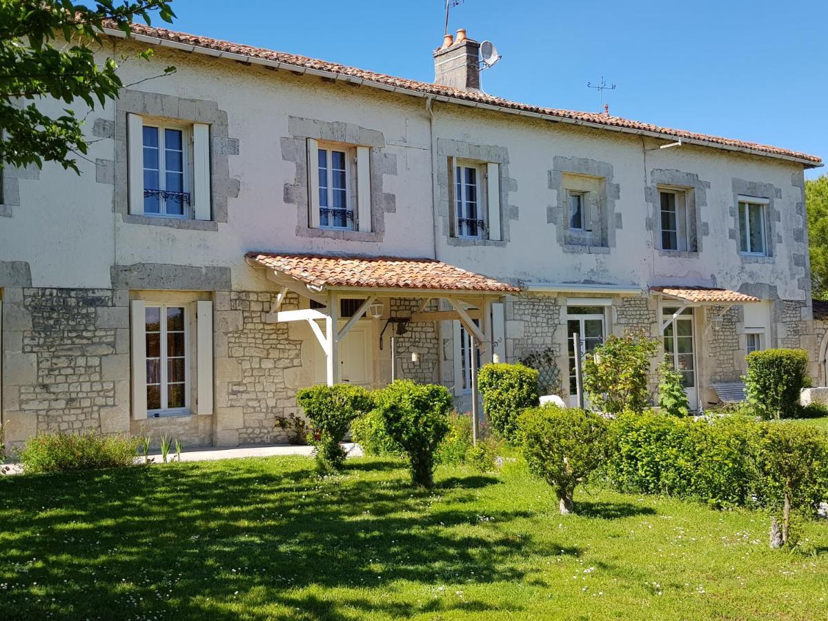 Domaine de Pelouaille - chambre d'hôtes Saint-Jean-dʼAngély Exterior foto